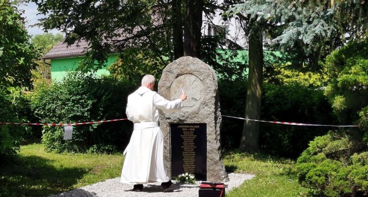 pomník_posvěcení.jpg